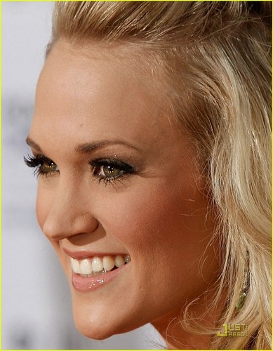Carrie @ 2009 People's Choice Awards