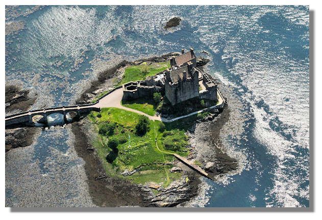 Eilean-Donan-Castle-Lochalsh-scotland-3552055-631-432.jpg