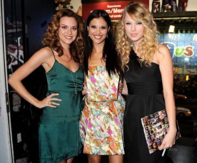  Hilarie burton and Taylor snel, swift