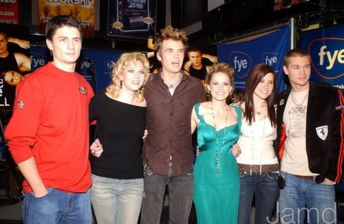  One árvore colina Cast at mtv and FYE 2005
