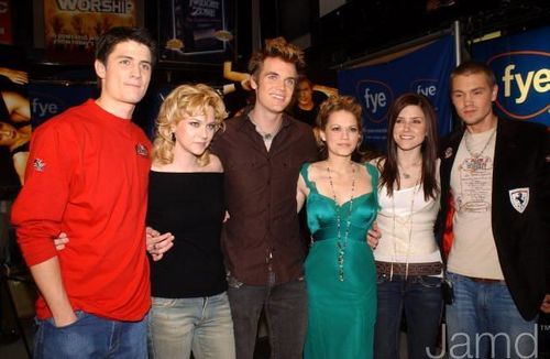 One árbol colina Cast at mtv and FYE 2005