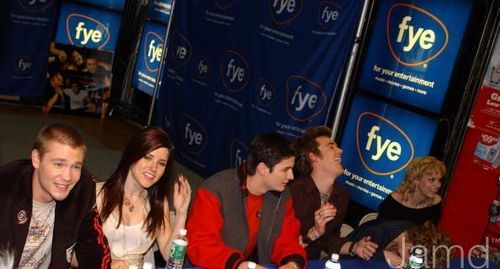  One boom heuvel Cast at MTV and FYE 2005
