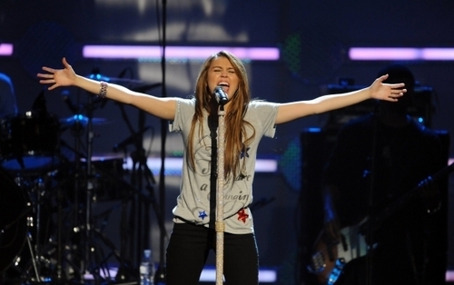  Miley Cyrus - 19.01.09 Kids' Inaugural: We Are The Future buổi hòa nhạc