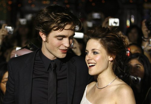 robert pattinson and kristen stewart twilight premiere. Robert Pattinson and Kristen