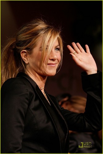  Jennifer Aniston @ He’s Just Not That Into You Premiere