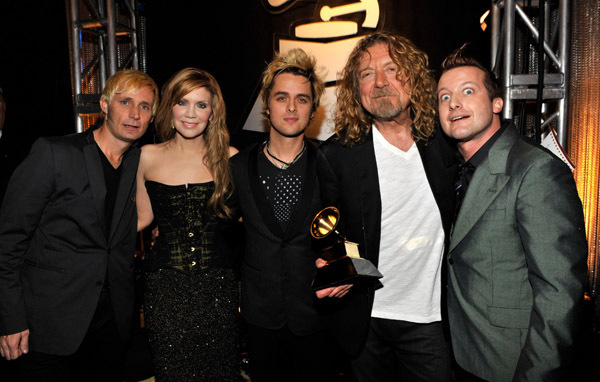 Green-Day-with-Robert-Plant-and-Alison-Krauss-the-2009-Grammy-Awards-green-day-4117848-600-382.jpg