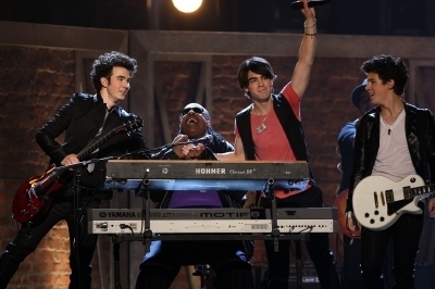  Jonas Brothers - 51st Annual GRAMMY Awards - প্রদর্শনী