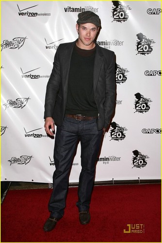  Kellan @ Launch for 거리 Fighter IV Video Game