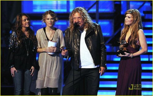  Miley & Taylor Perform @ 2009 Grammys