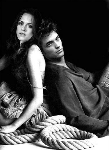 http://images2.fanpop.com/images/photos/4300000/Edward-and-Bella-edward-and-bella-4340801-375-512.jpg