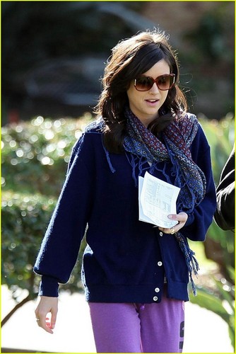 Jessica Stroup on the set