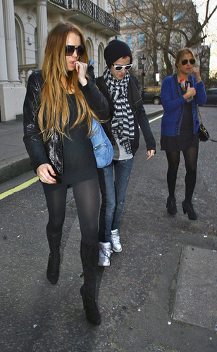  Lindsay with Sam Shopping in Лондон