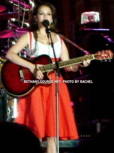 09-19-2008: One Tree Hill Military Concert <3