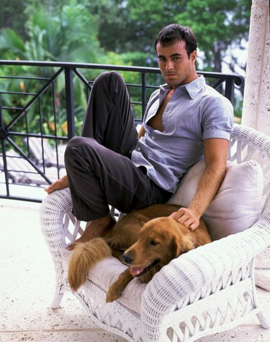  Enrique Iglesias and his Собаки