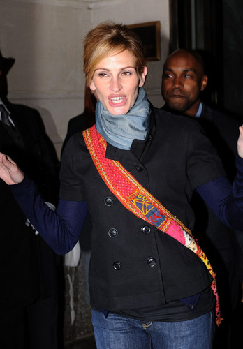  Julia Roberts seen leaving the Ritz-Carlton on March 7, 2009 in New York City.