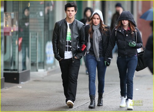  Taylor, Kristen & Nikki