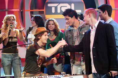  The cast of OTH visits MTV's TRL