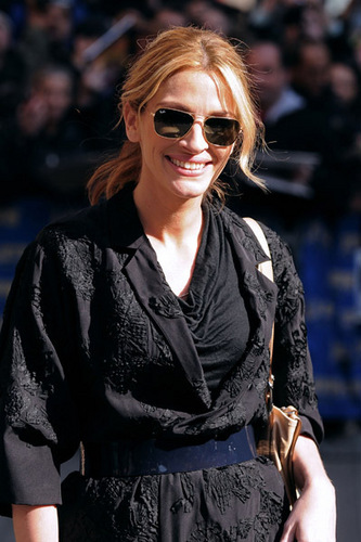 Julia Roberts visits "Late Show with David Letterman March 17th 2009