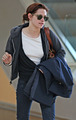 Kristen jetting out of Vancouver - March 13 - twilight-series photo