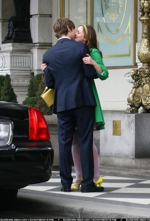  NATE&BLAIR KISSING!