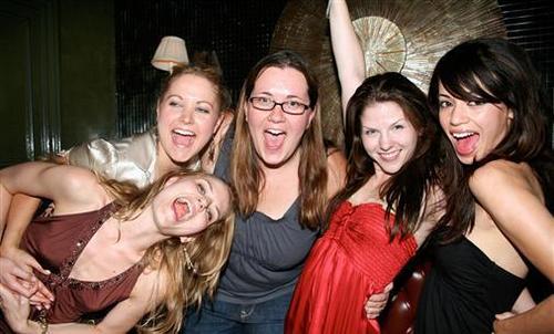  Jennifer with her دوستوں