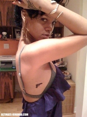  Rihanna- New Tattoo