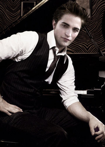  Robert at पियानो