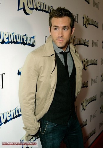 Ryan At Premiere Of Adventureland :)