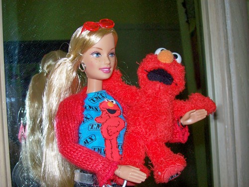  芭比娃娃 & Elmo