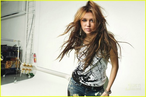 Miley -Glamour Magazine 