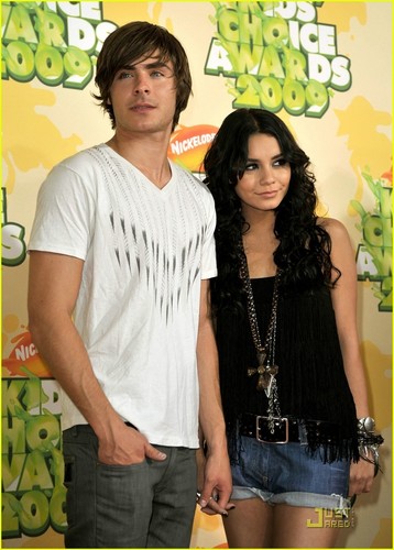  Vanessa @ 2009 Kids Choice Awards
