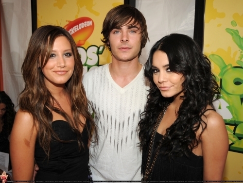  Vanessa, Zac & Ashley @ 2009 Kids Choice Awards