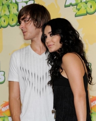  Zac & Vanessa @ 2009 Kids Choice Awards