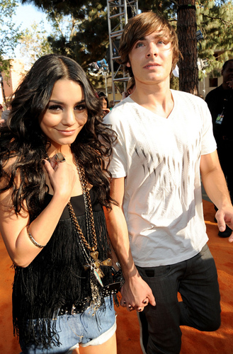  Zac and Vanessa at the 2009 Kids Choice Awards