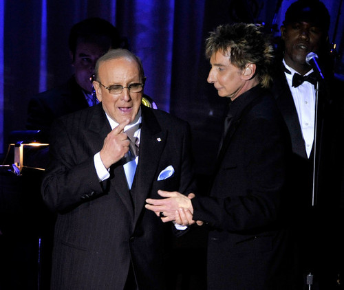  Barry Manilow and Clive Davis at 2009 Grammy Awards