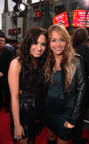  Demi Lovato Hits the “Hannah Montana” Premiere