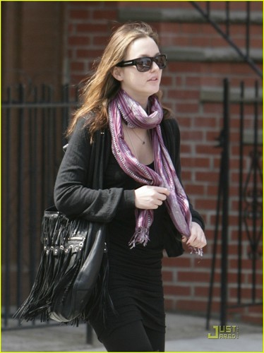  GG On Set March 27, 2009