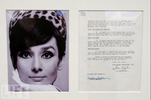  A Contract signed par Audrey for 'How to Steal a Million'