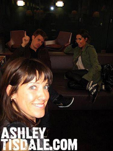  Ashley युरोप Trip - April 2009