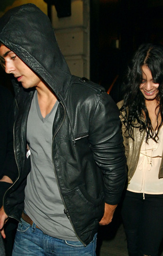  Zac and Vanessa at SNL afterparty