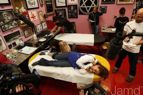  LA Ink's Kat Von D Attempts A 24 گھنٹہ گینیز, گینز World Tattoo Record