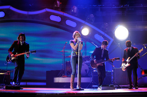Miley Performs on American Idol