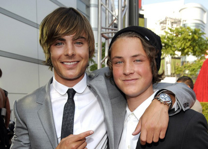  Zac and Dylan Efron