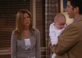 friends - 9x07, TOW Ross`s Inappropiate Song screencap