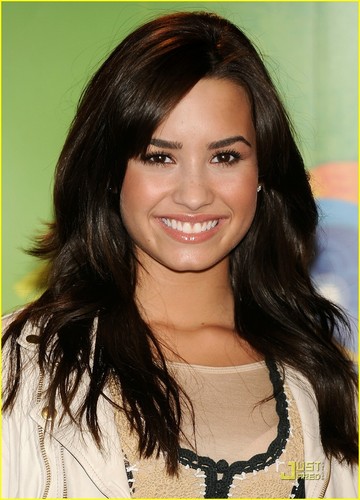  Demi Lovato Brings Musica to Madrid