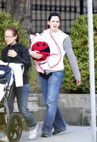  Jen takes बैंगनी, वायलेट and Seraphina for a stroll through Boston - April 23 2009