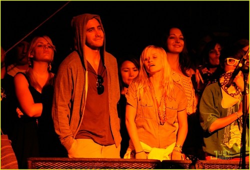  Reese and Jake during the Jenny Lewis performance at the 2009 Coachella موسیقی Festival (April 18)