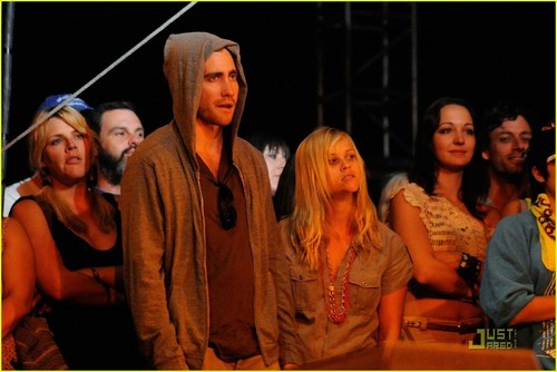  Reese and Jake during the Jenny Lewis performance at the 2009 Coachella موسیقی Festival (April 18)