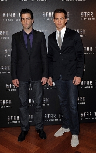  Chris @ звезда Trek Paris Premiere