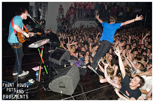 The Wombats Crowd Surfing!